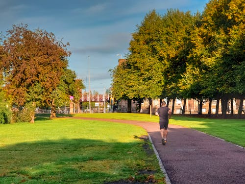 Summer-to-Fall Fitness Routines to Stay Active Outdoors