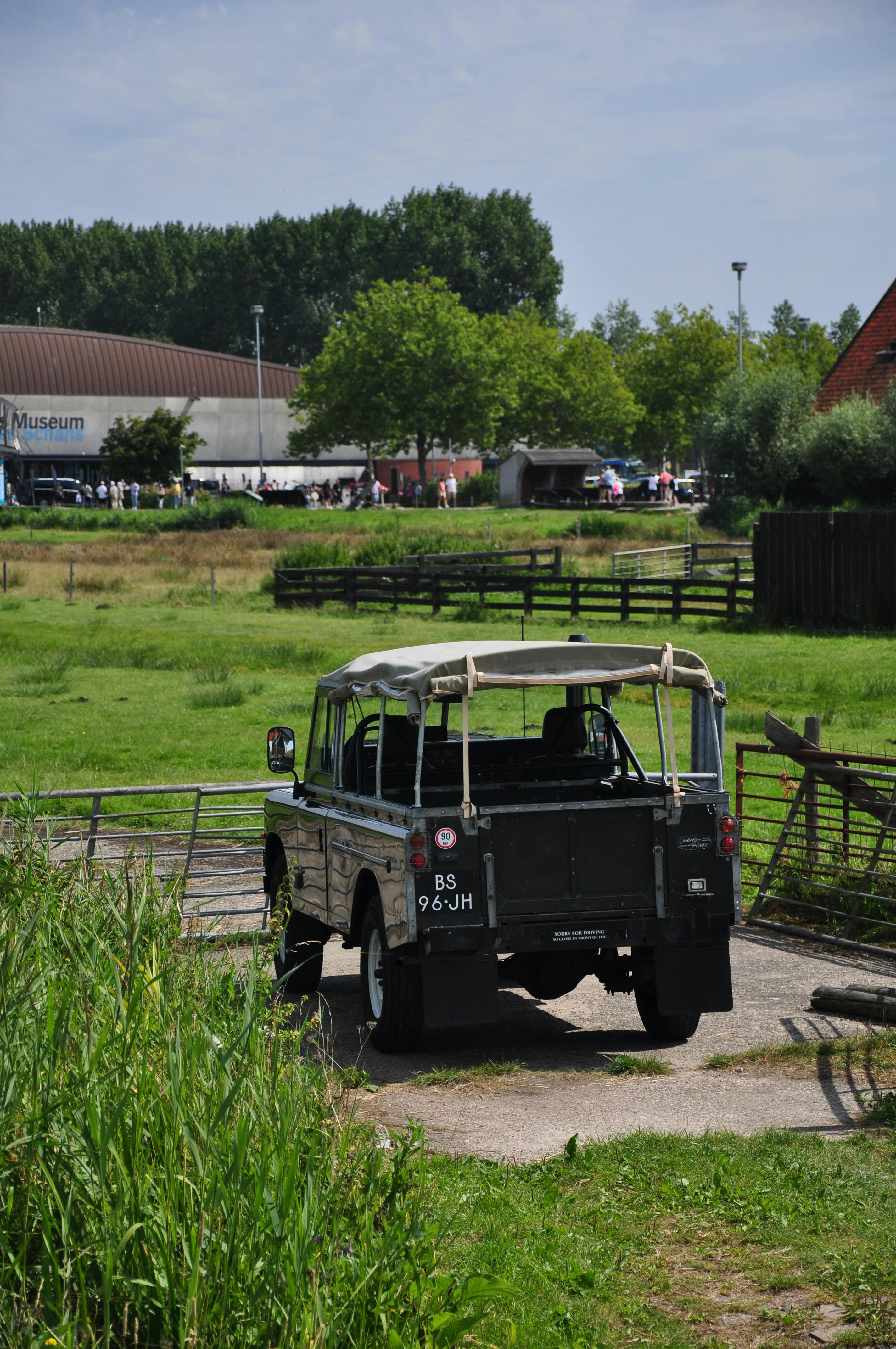 向經典致敬 Nissan 推出充滿 90 年代風格的 Z Heritage Edition