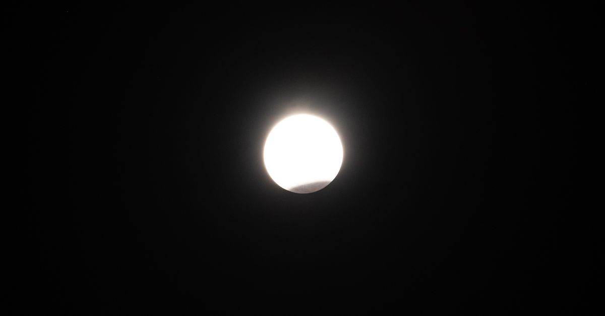 La luna llena de agosto y su eclipse lunar parcial visible para todos los espectadores