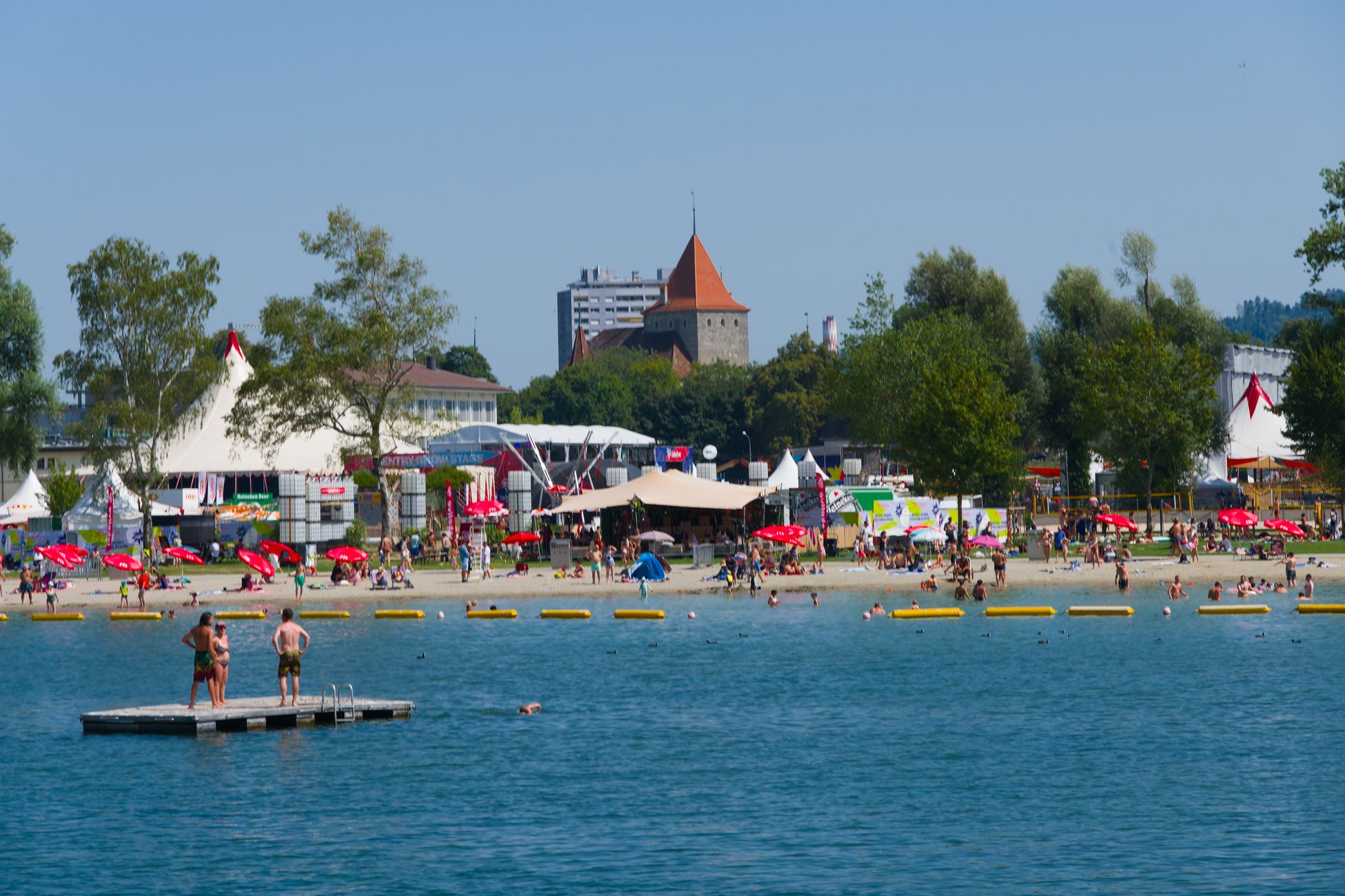 Ton Derks begon 40 jaar geleden met recreatieplas, ontvangt nu honderdduizenden bezoekers