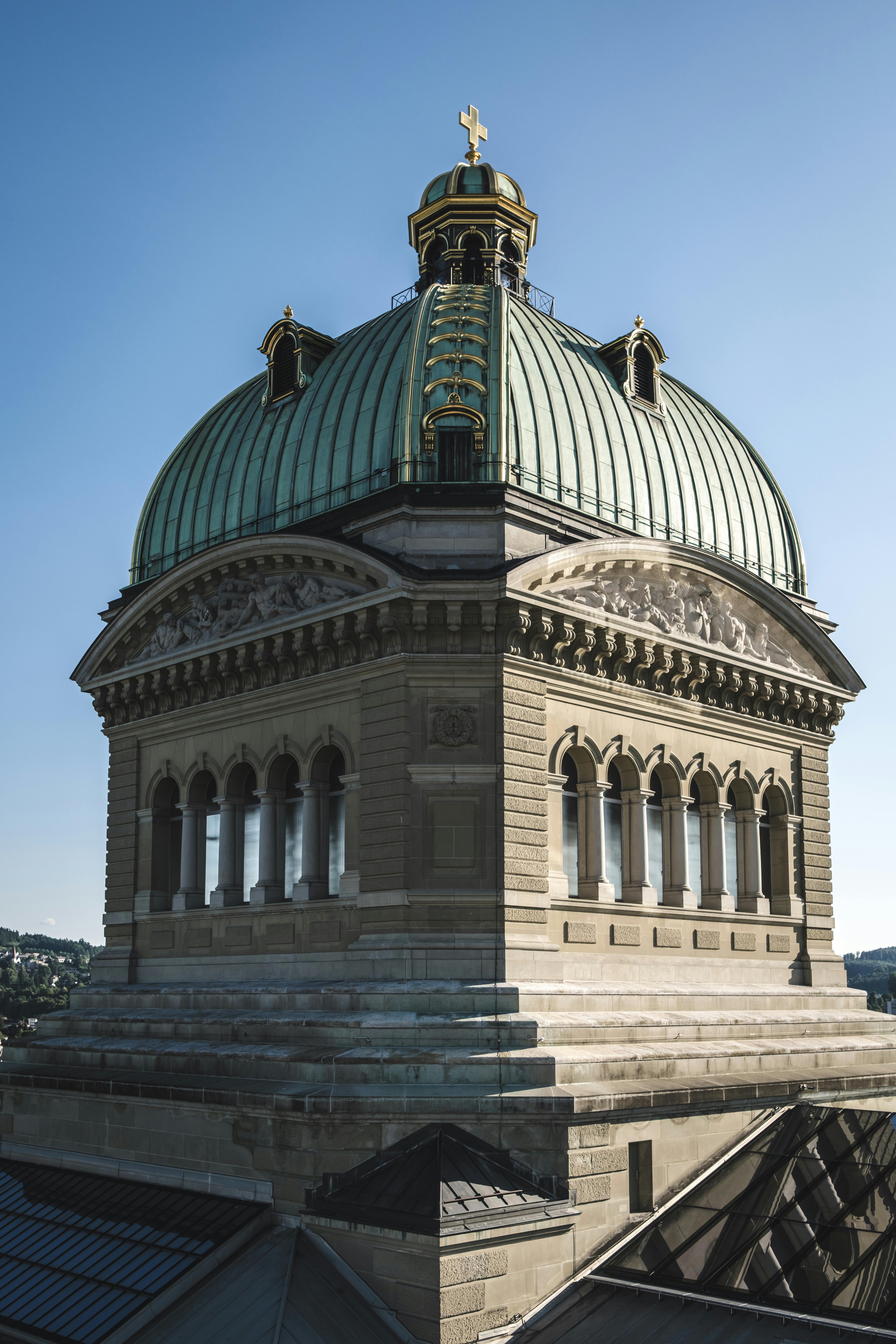 影 政治暗殺驚震全美 挺以川普盟友柯克遭刺身亡 全國降半旗哀悼