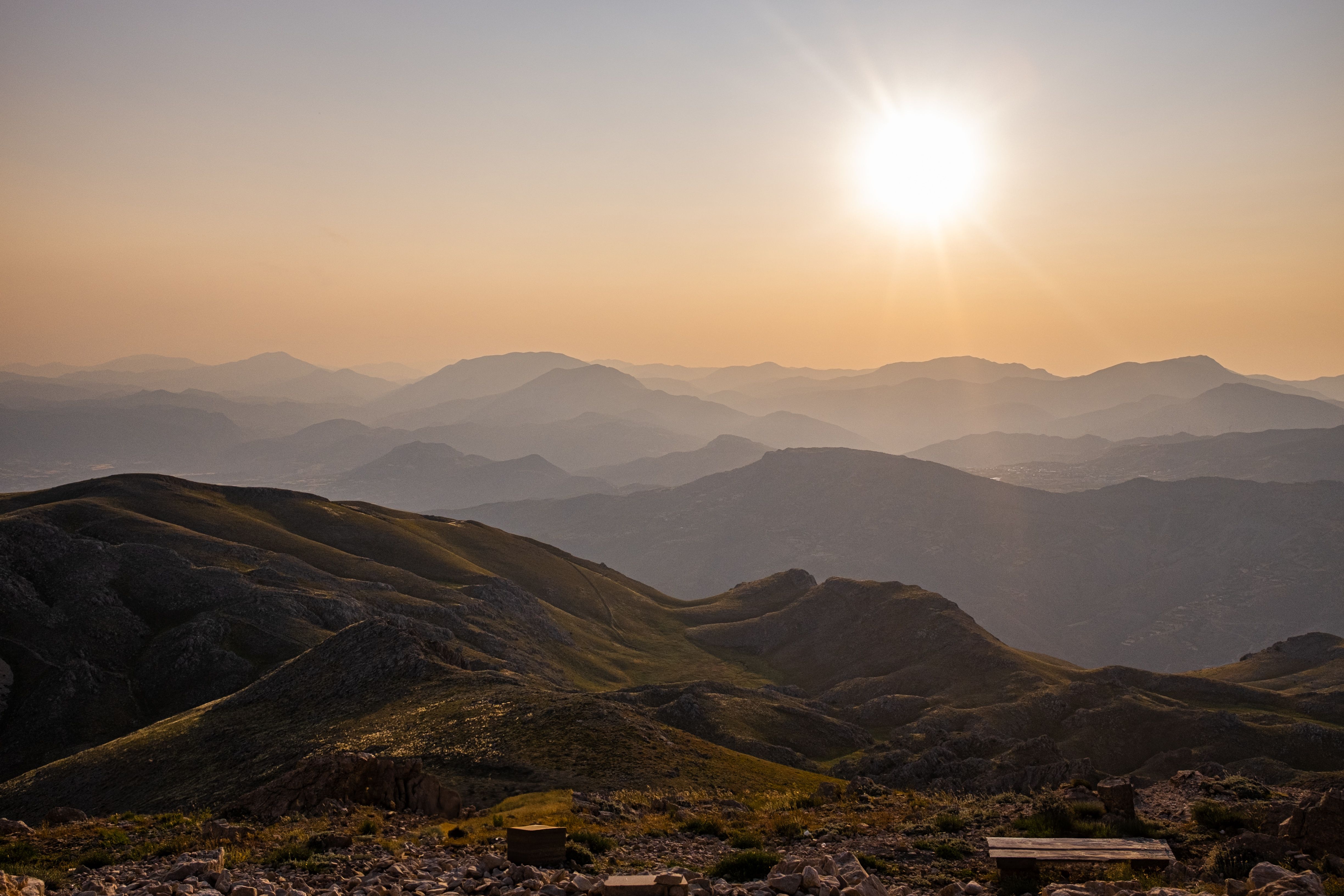 Serene Sunset over Majestic Mountain Ranges · Free Stock Photo
