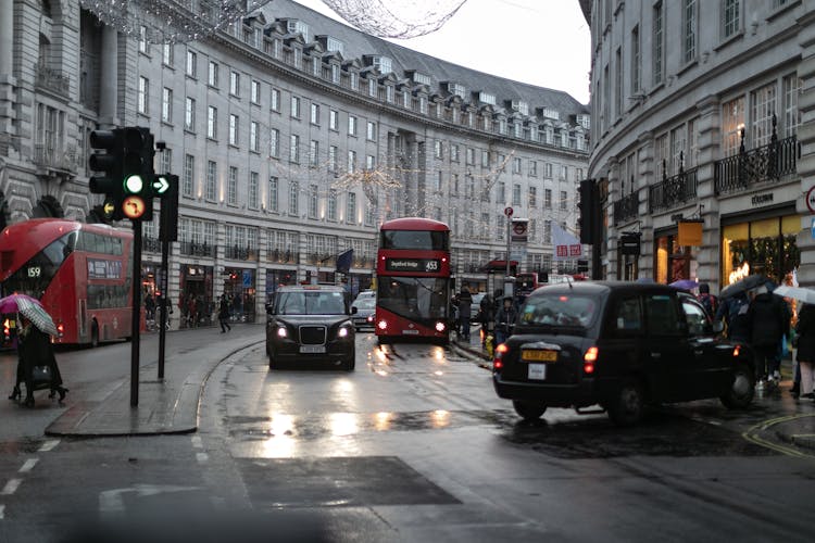 Photo Of Picadilly Circus After Rain 