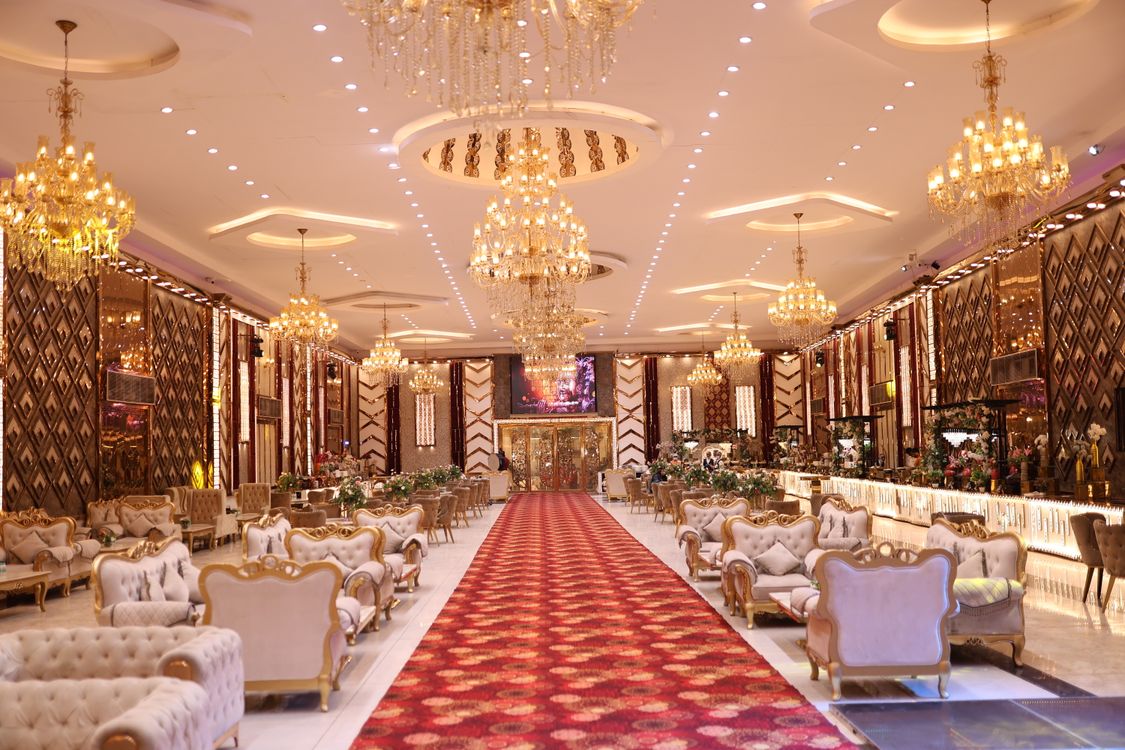 Luxurious Wedding Hall Interior with Chandeliers · Free Stock Photo