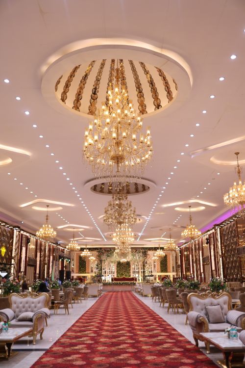 Luxurious Wedding Hall Interior with Chandeliers · Free Stock Photo