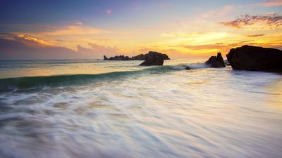 Coastal horizon at golden hour — Zukiman Mohamad on Pexels