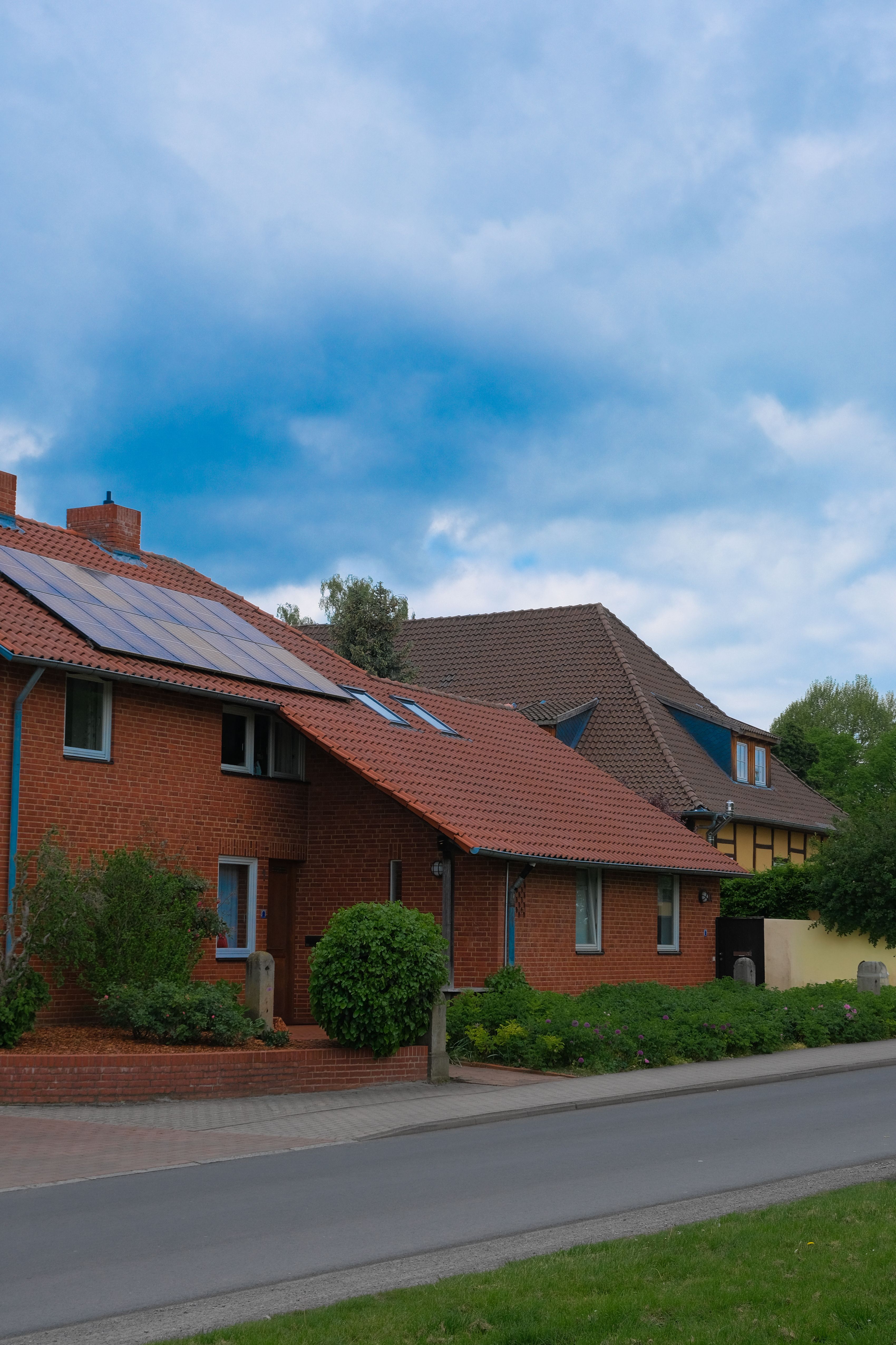 Commercial building with rooftop solar energy installation