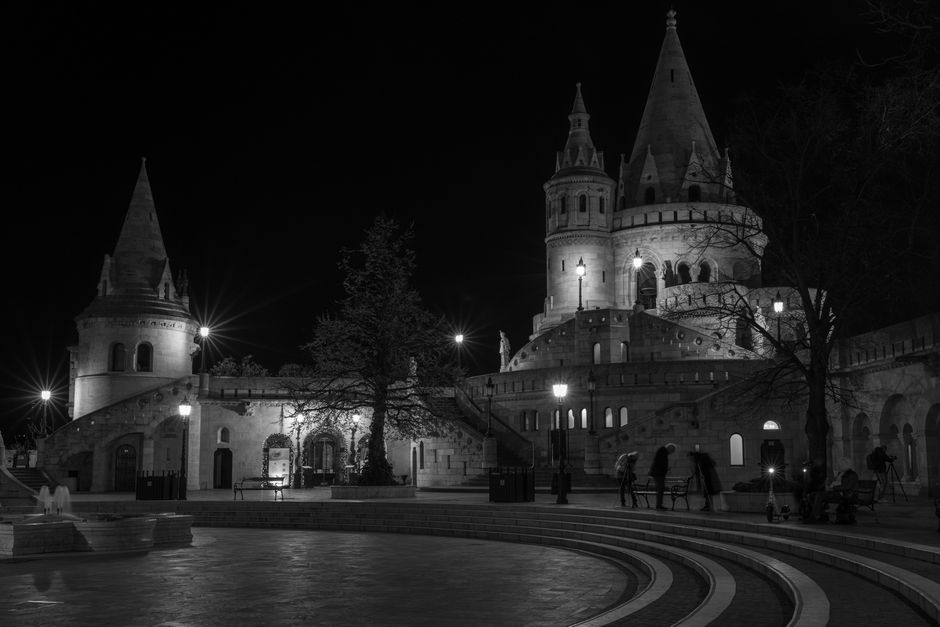 Halászbástya és Parlament esti fényekben: fotóstúra útvonal – Fisherman's Bastion Budapest night lights