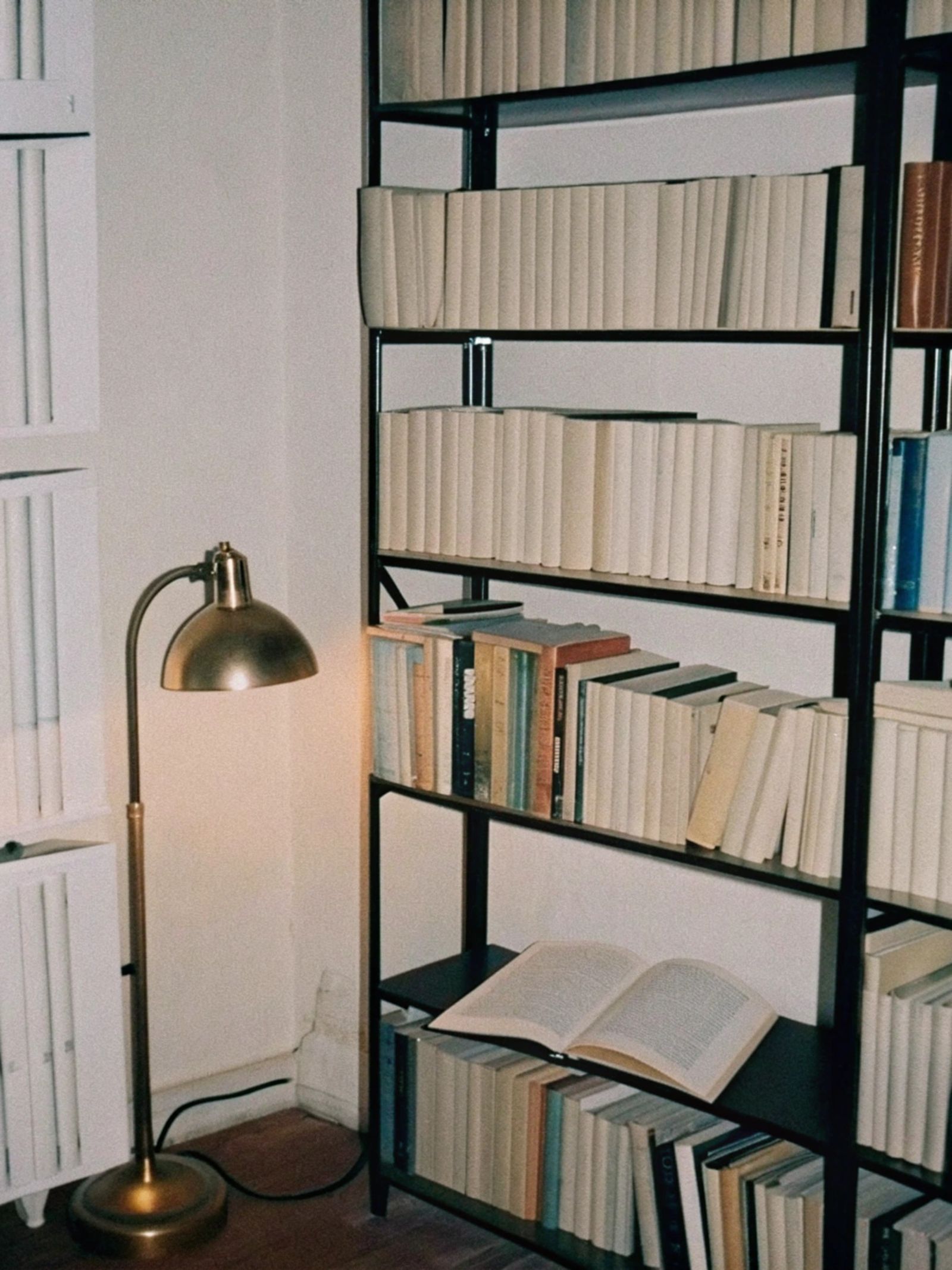 Library Interior Photos, Download The BEST Free Library Interior Stock ...
