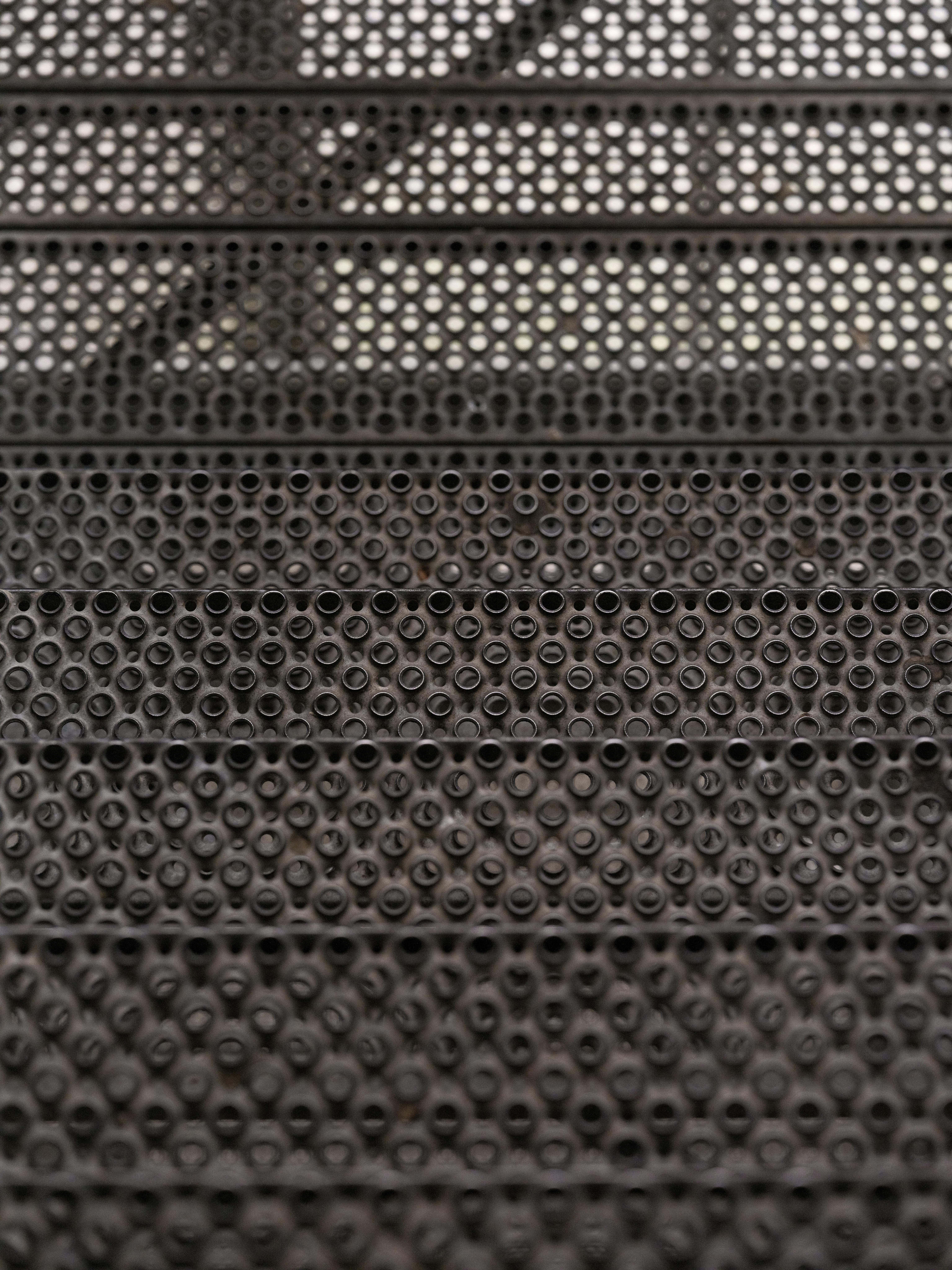 Miễn phí Chi tiết cầu thang kim loại có kết cấu với họa tiết trừu tượng, thể hiện thiết kế kiến trúc ở Almere. Ảnh lưu trữ