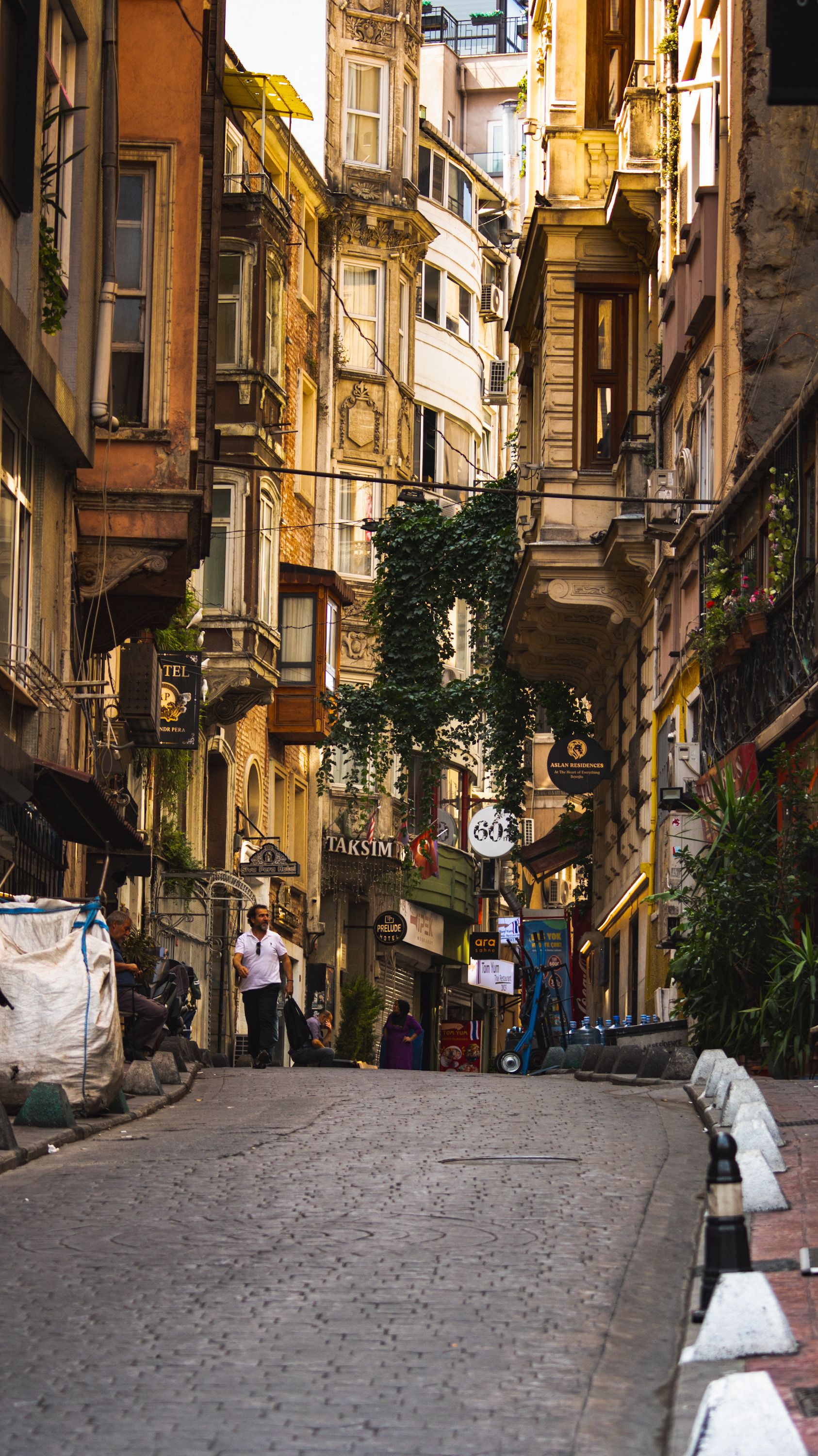 Charming Cobblestone Street in Historic European City · Free Stock Photo