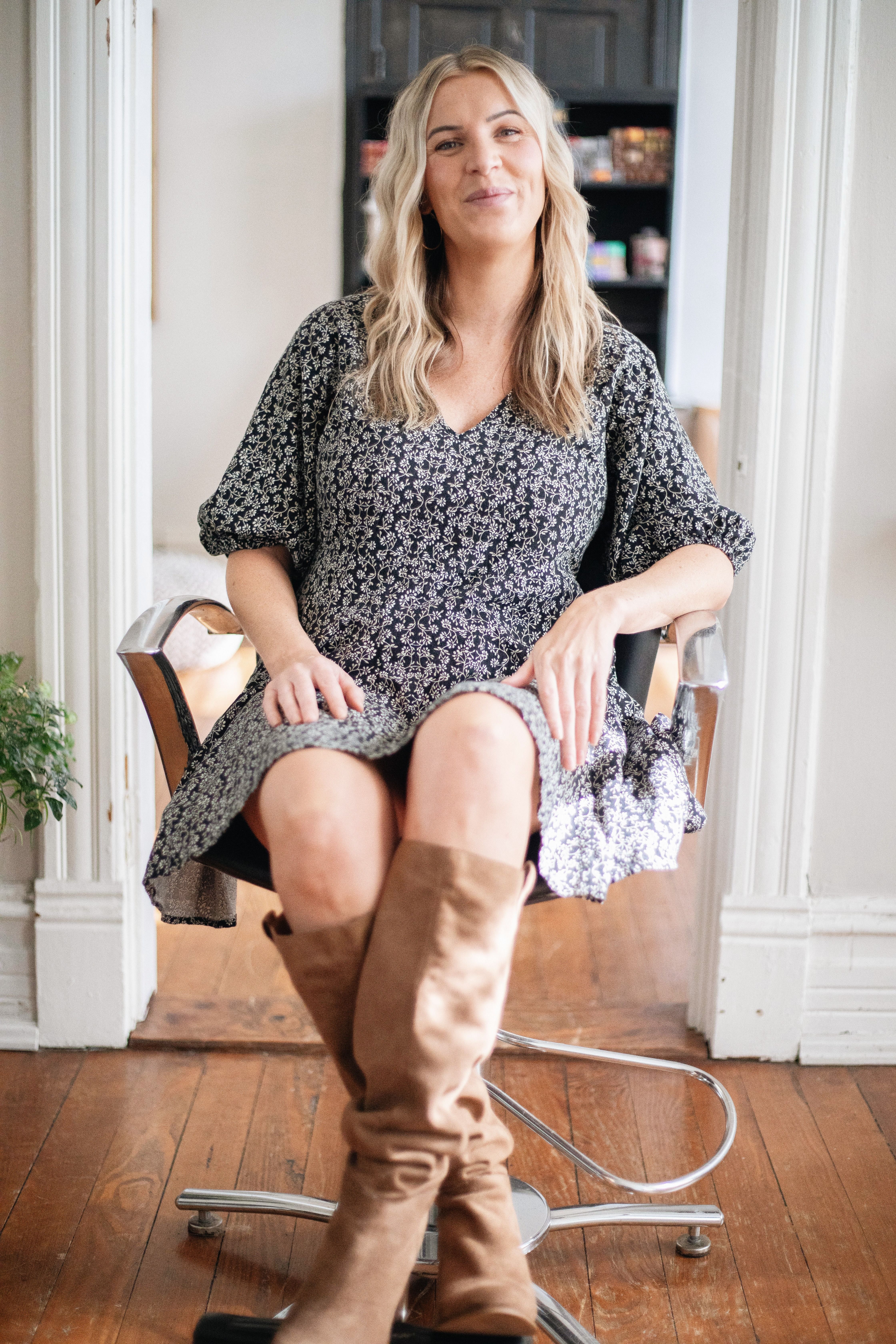Modern Portrait of a Woman Stylist in Salon · Free Stock Photo