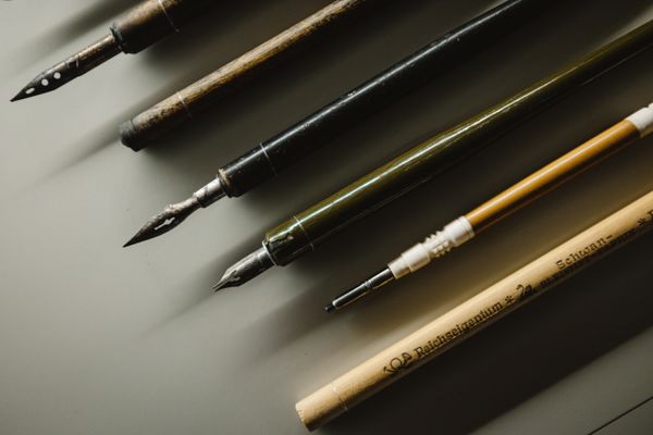 Vintage fountain pens and calligraphy nibs