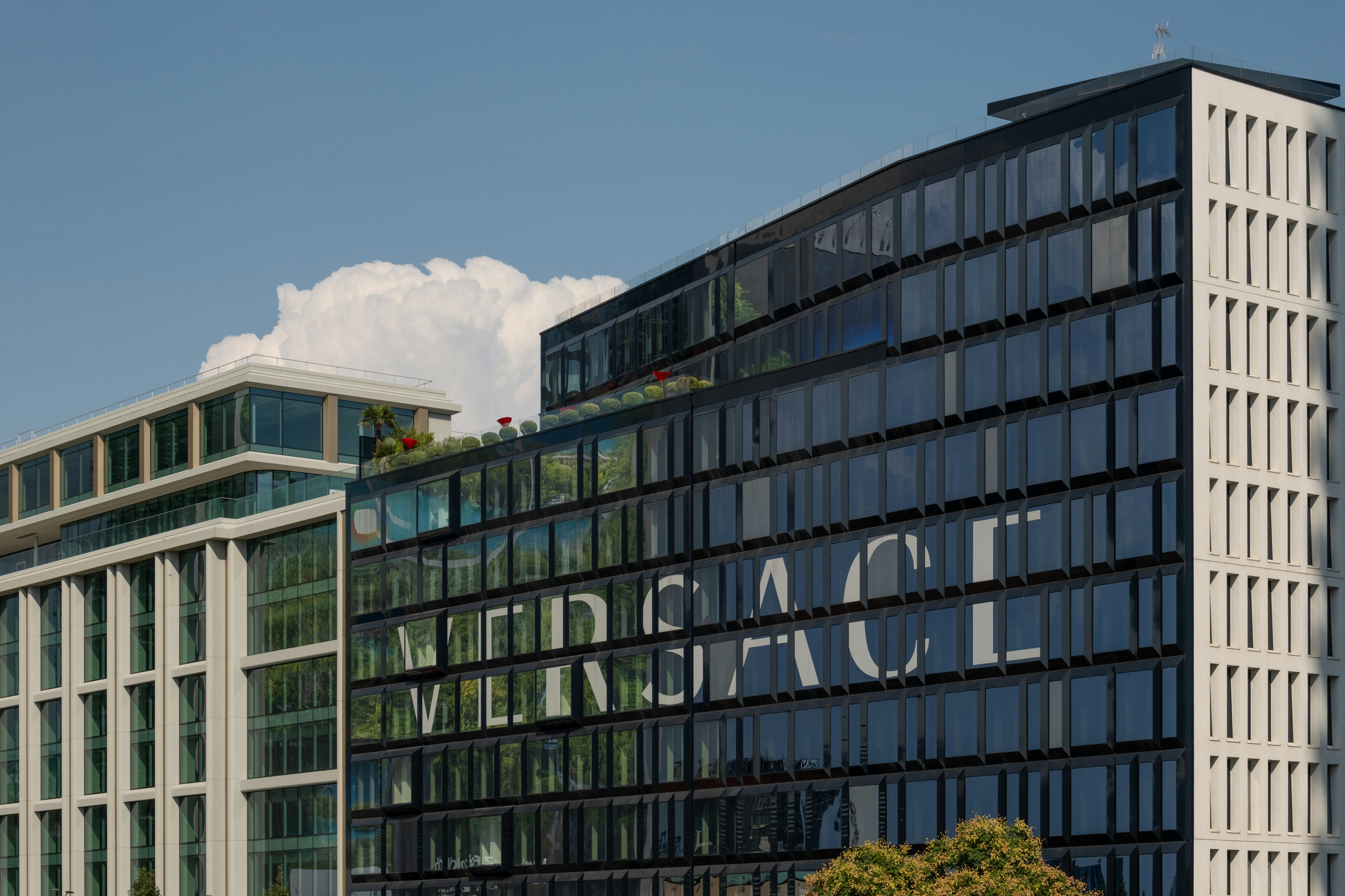 Inspirasi Hadiah Korporat Unik: Bangun Relasi dan Brand Anda dengan Sentuhan Personal!