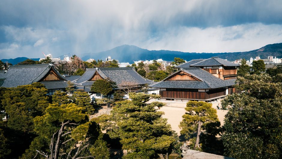 Trouver un travail a Kyoto en 2026 : guide emploi expatrie