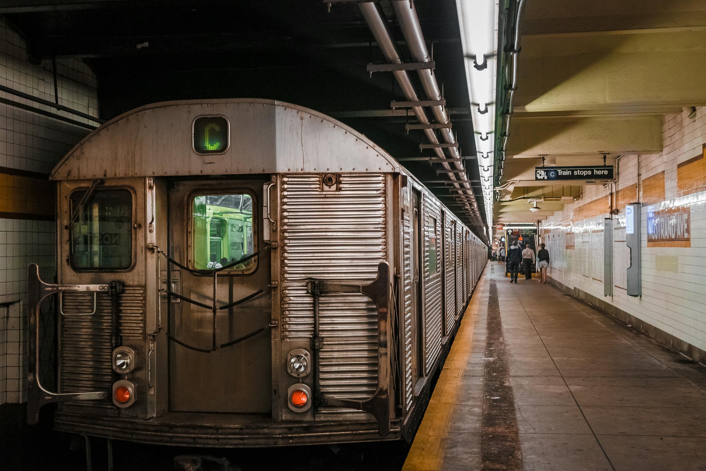 Gray Train in Subway Station · Free Stock Photo