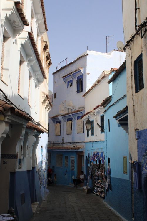 Free Explore the picturesque blue alleyways of Chefchaouen, Morocco, capturing its enchanting charm. Stock Photo