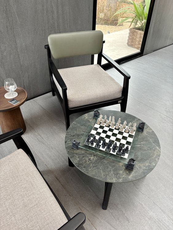 Cozy Indoor Chess Setup in Modern Room · Free Stock Photo