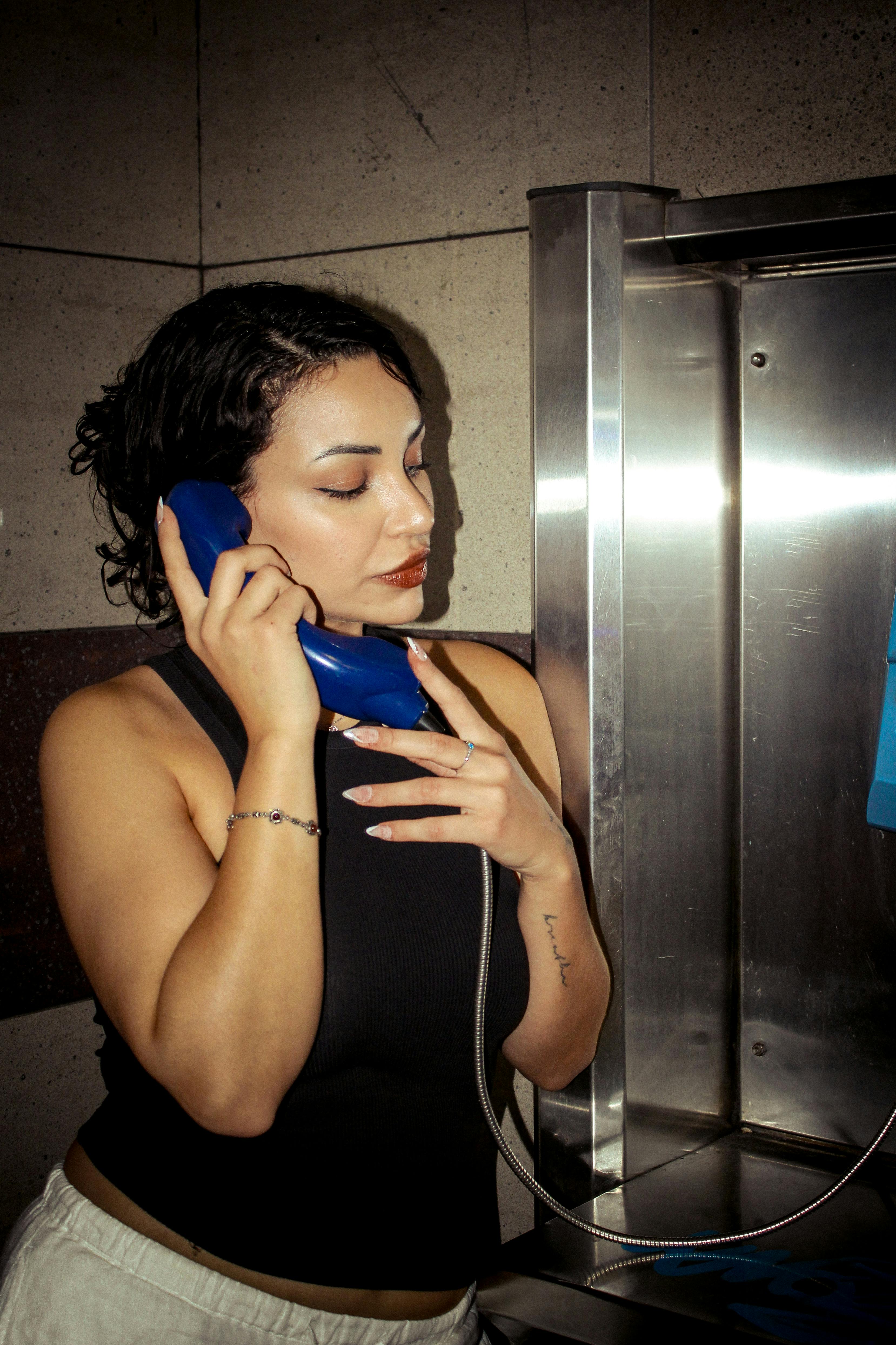 Miễn phí Ảnh lưu trữ miễn phí về #indoor, biểu hiện, bốt điện thoại Ảnh lưu trữ