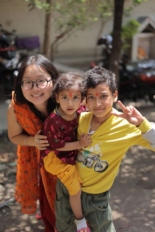 Free Happy family enjoying a sunny day outdoors, capturing joyful expressions and vibrant colors. Stock Photo