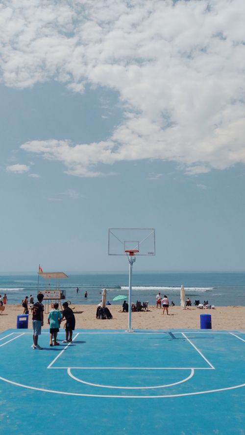 Free Vibrant beachfront basketball scene in Bartın, Türkiye with people enjoying a sunny day. Stock Photo
