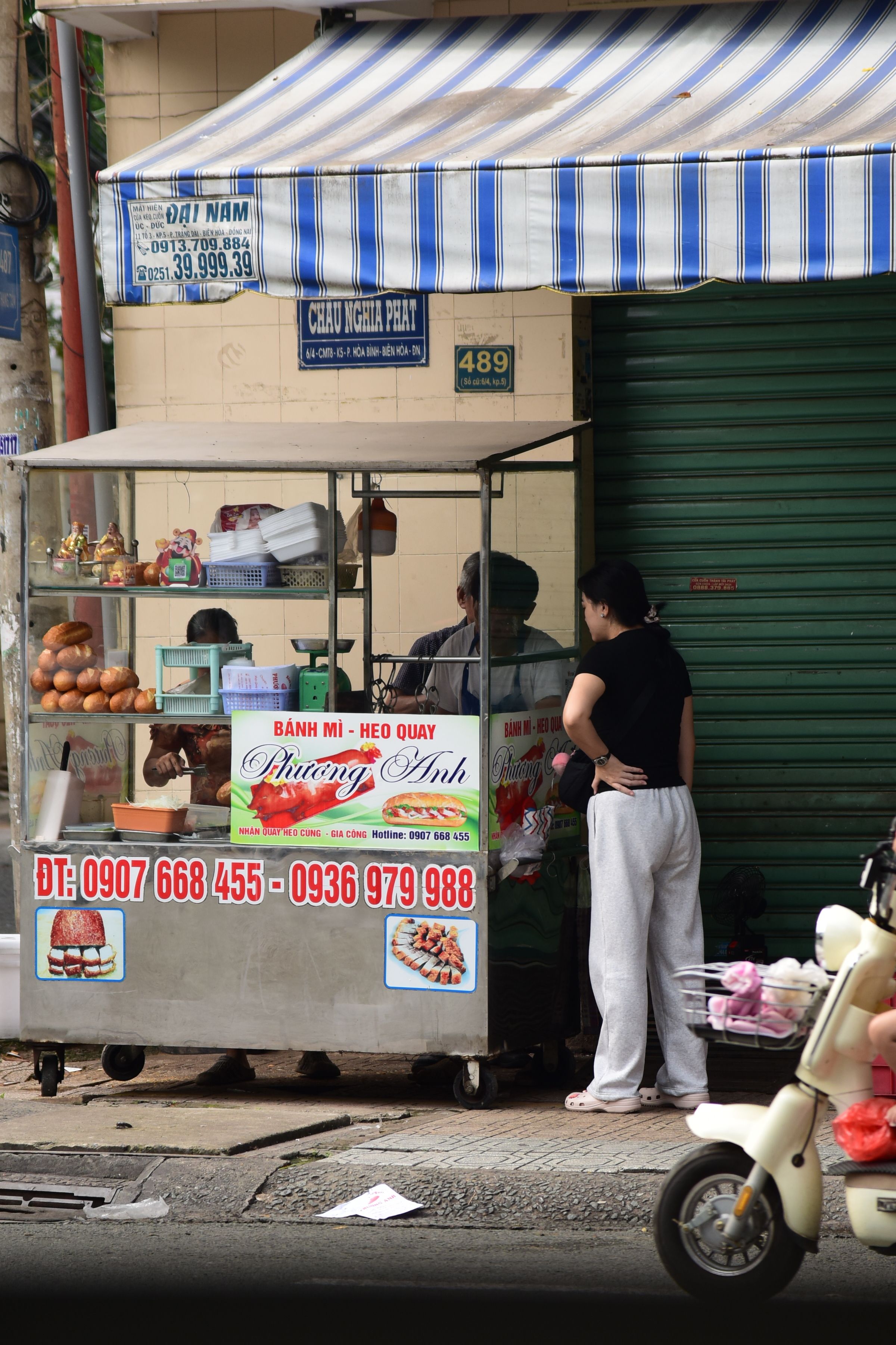 Quầy bánh mì đường phố
