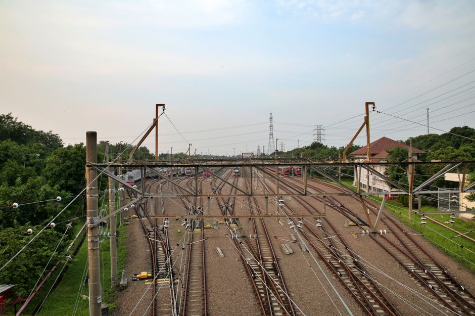 OC Transpo Repairs O-Train Overhead Wires After Damage