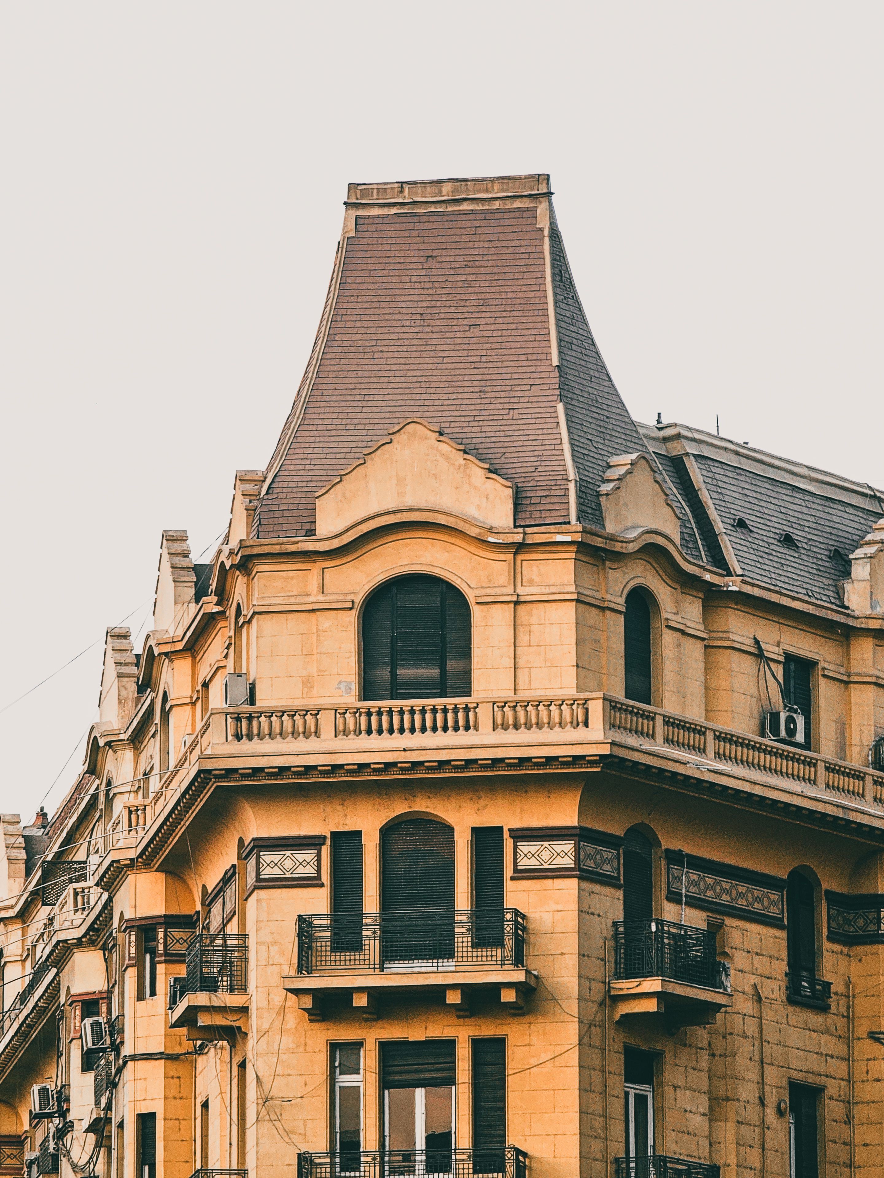 Historic European Building with Elegant Architecture · Free Stock Photo