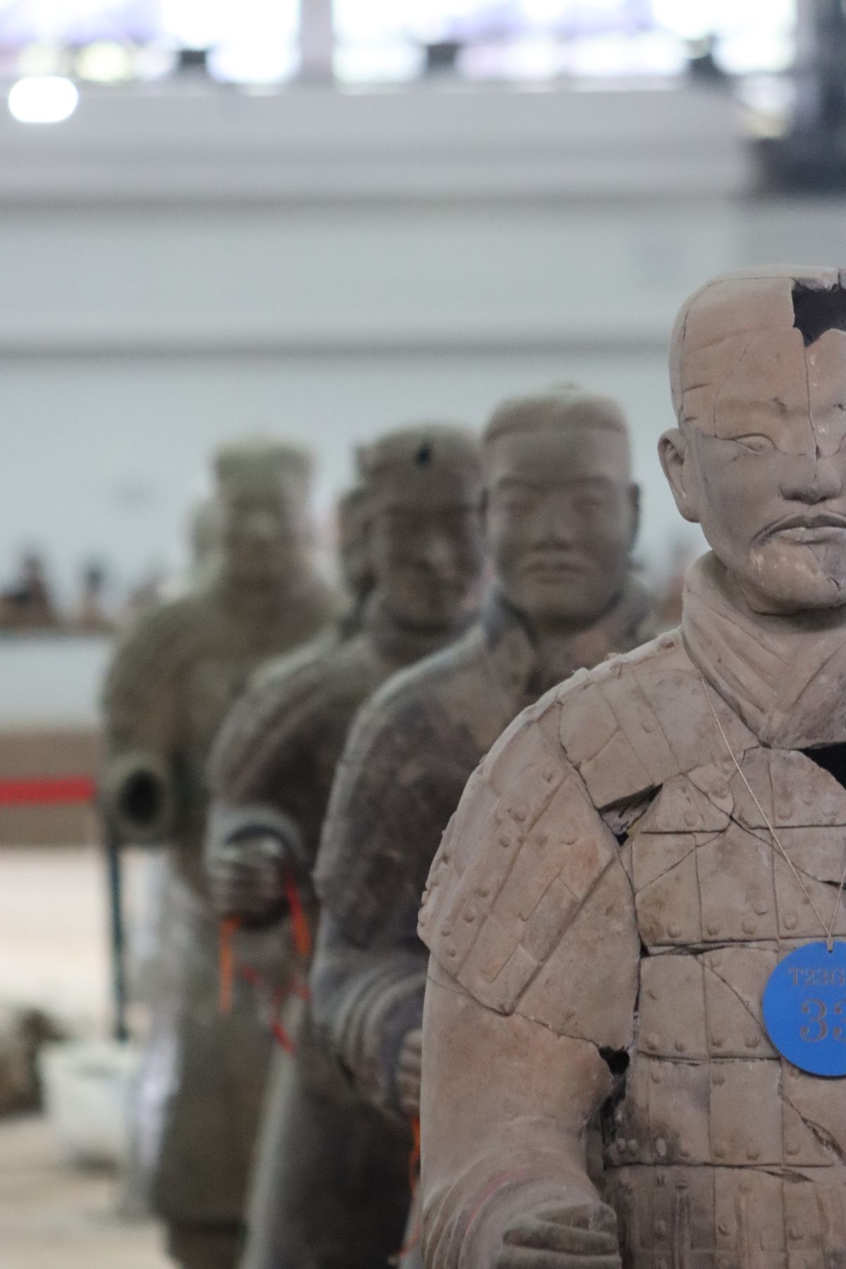 秦の兵馬俑の兵士像のイメージ