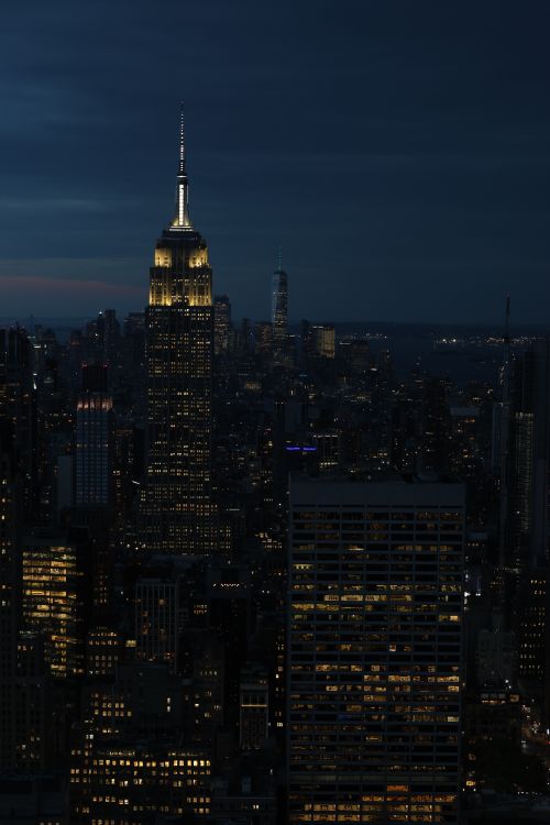 Free Stunning night view of New York City's skyline featuring the illuminated Empire State Building. Stock Photo