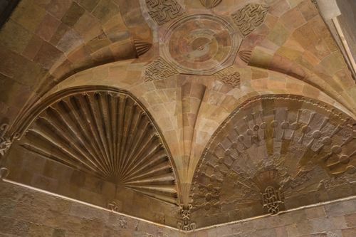 Free Detailed view of the intricate ceiling design in Divriği Ulu Mosque, Sivas, Türkiye. Stock Photo
