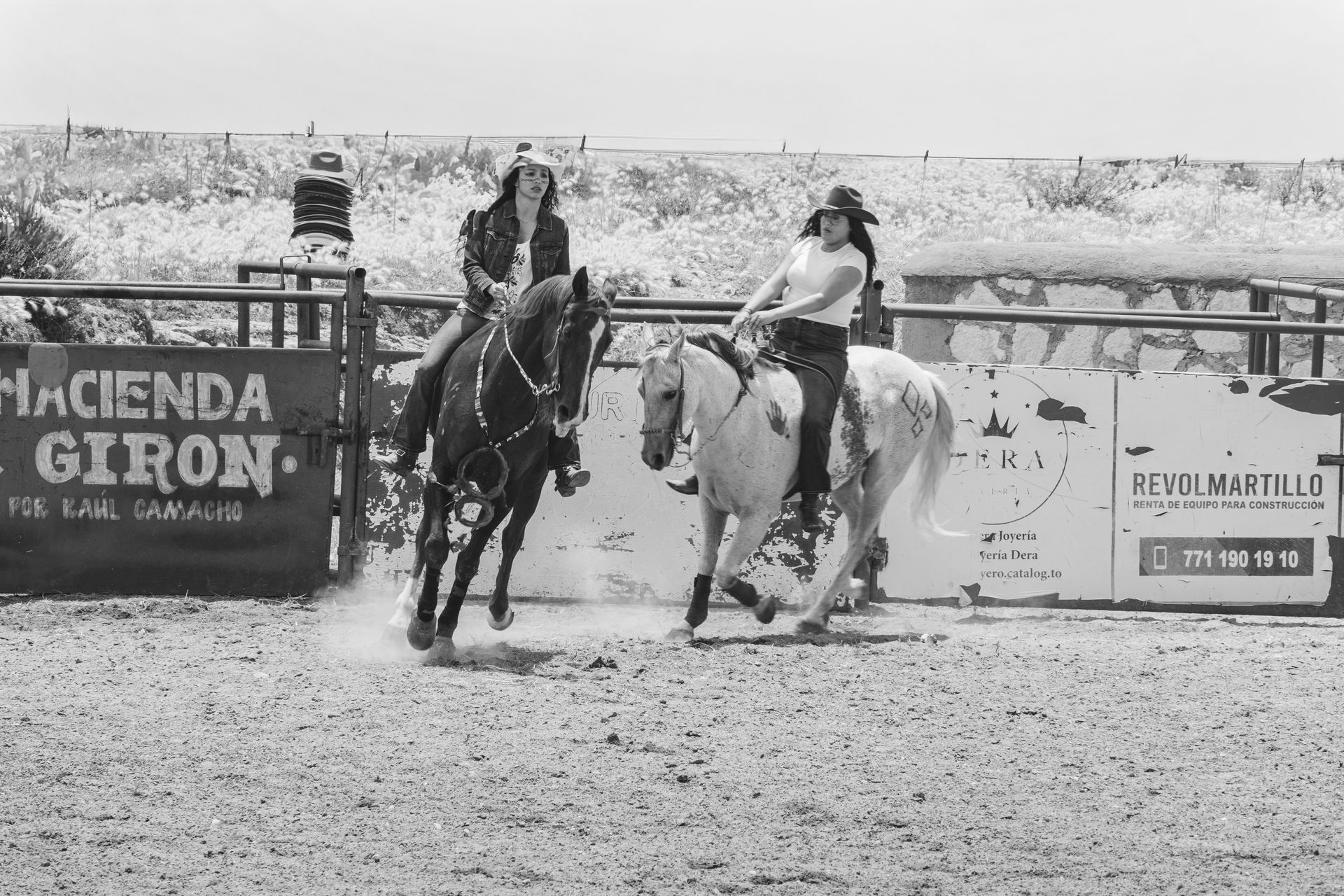 Two horseback riders in action at a ranch in San Juan Tizahuapan, Mexico, showcasing rural life and tradition.