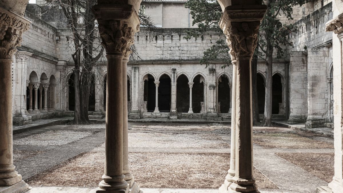 Patrimoine roman méconnu en Languedoc : abbayes et prieurés hors des circuits touristiques