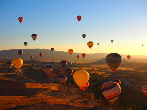 Mehrfarbige Heißluftballons