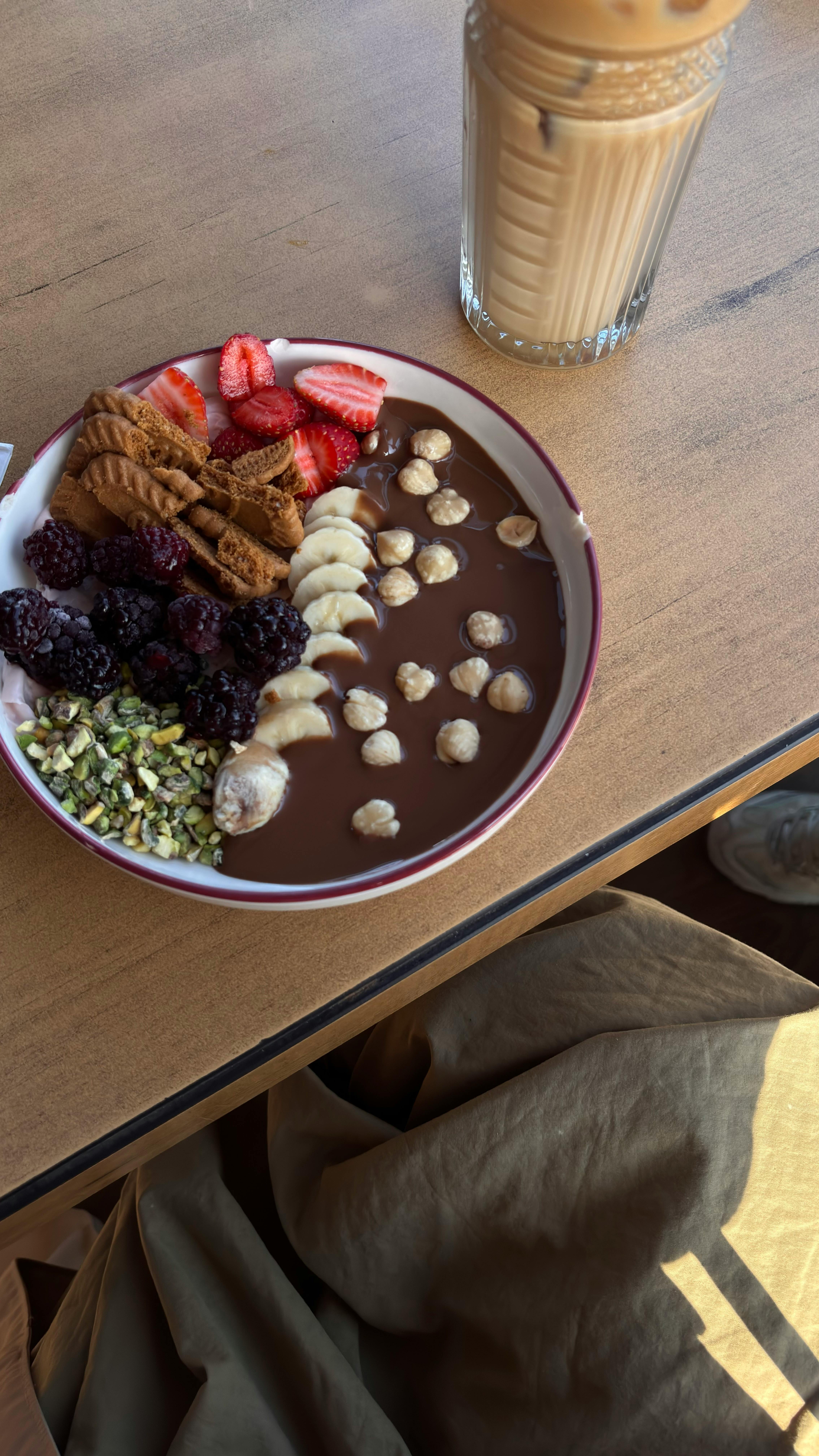 Leckere Schokoladen Smoothie Bowl Mit Frucht Toppings · Kostenloses ... Leckere Schokoladen Smoothie Bowl Mit Frucht Toppings · Kostenloses ...