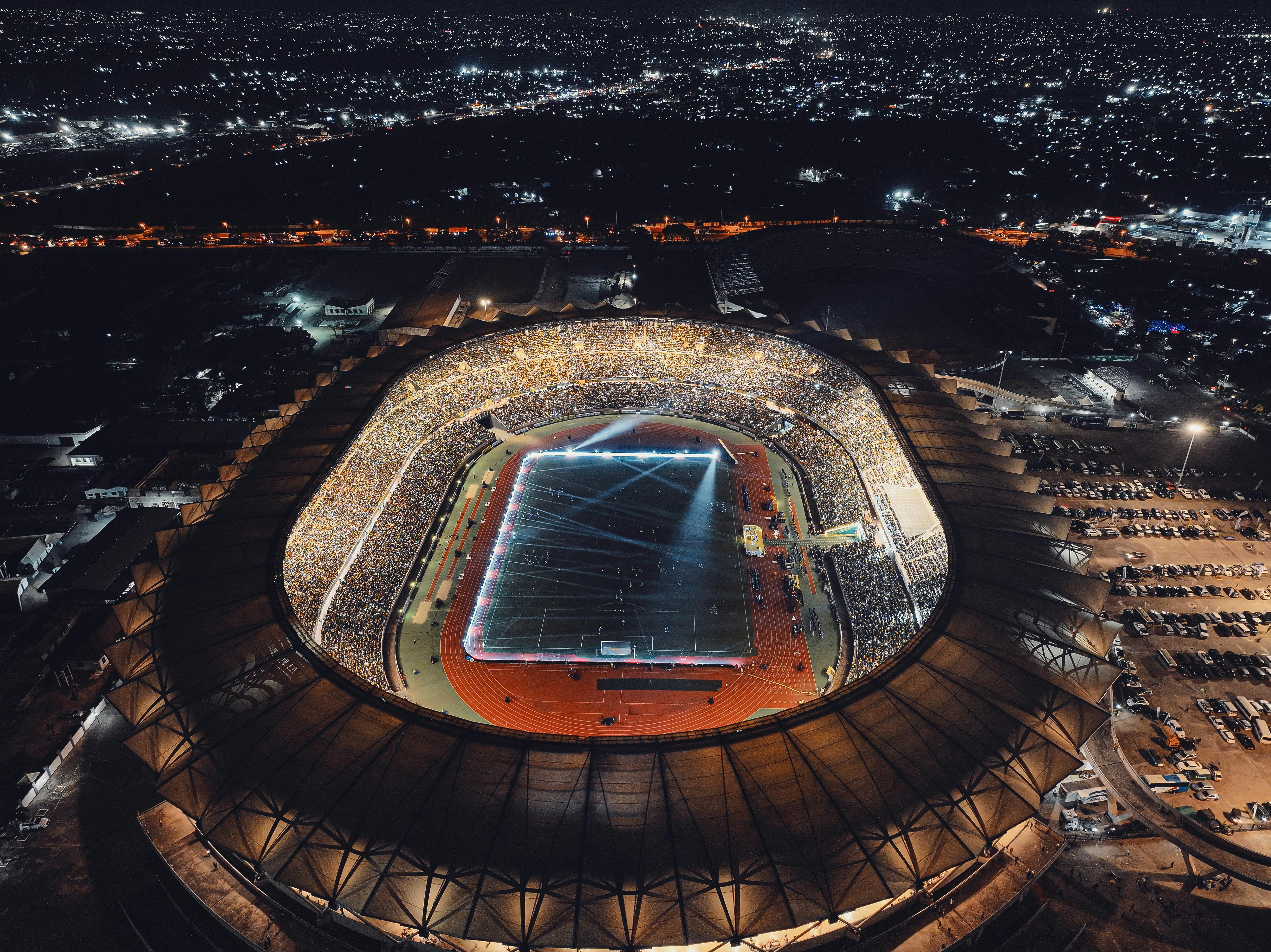 Atmosferă de zile mari la meciul Gloria Bistrița – FCSB! Stadionul este arhiplin. Foto+Video