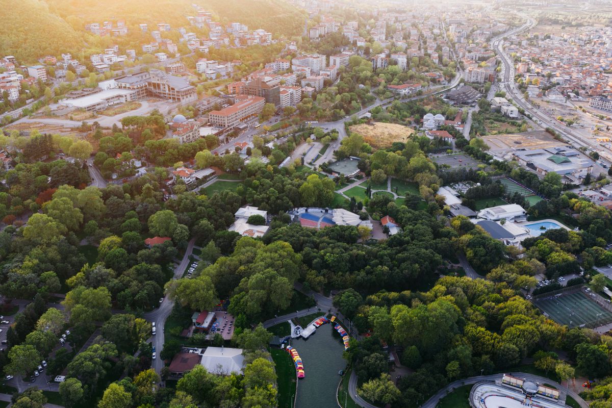 Ciudades Resilientes: Adaptación Urbana Frente a la Crisis Climática