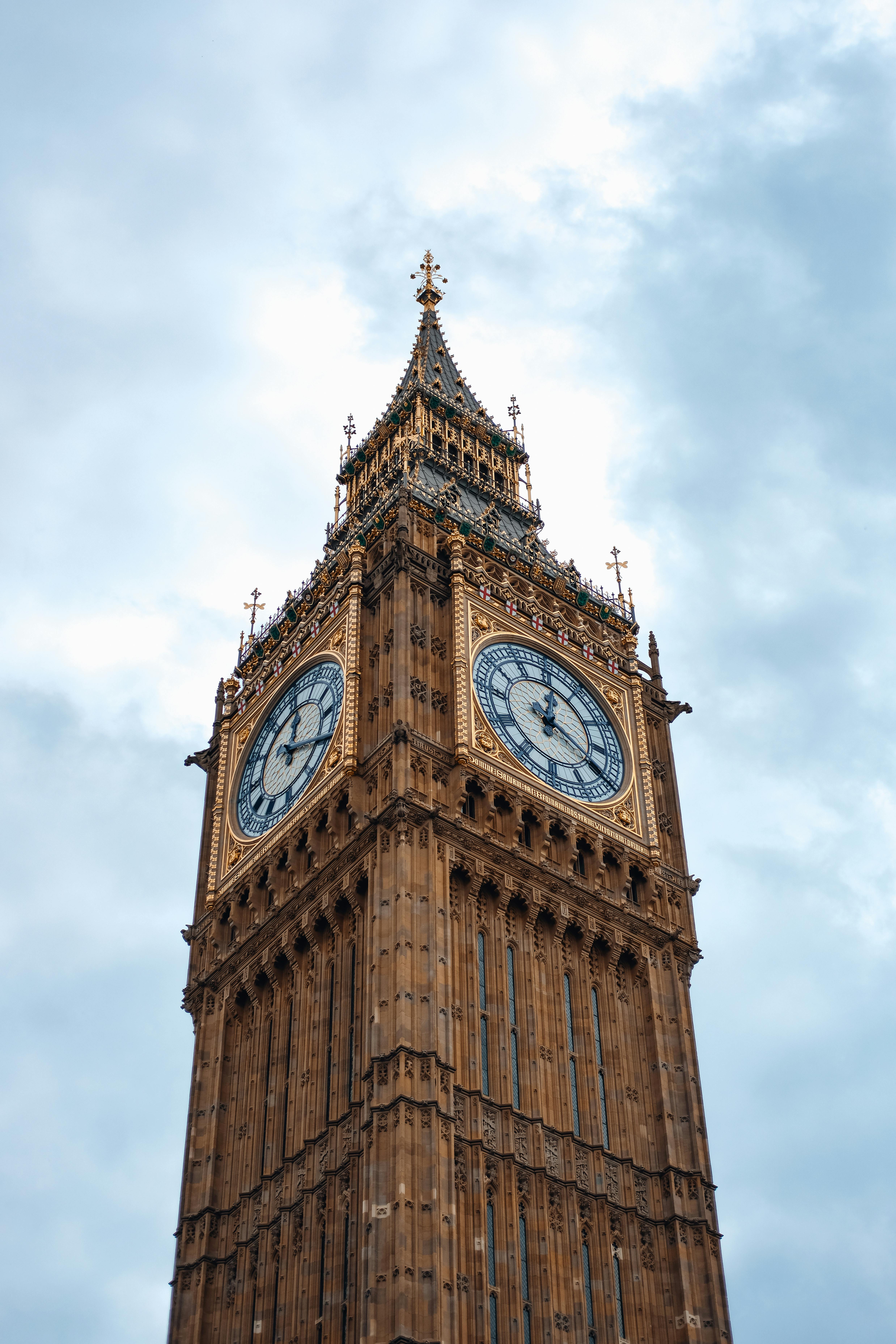Big Ben tower in London standing tall against a cloudy sky, showcasing historic architecture.