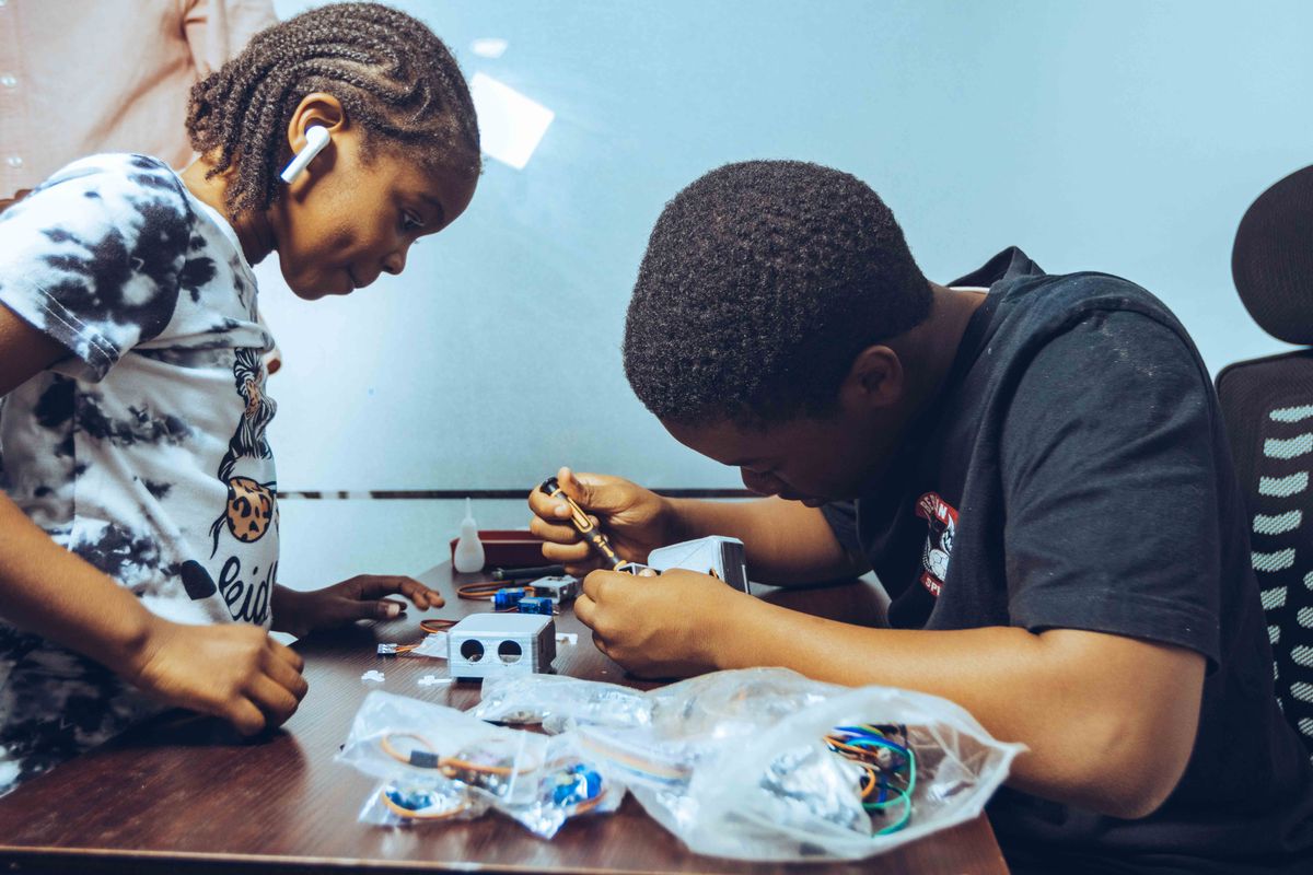 Children Engaged in Collaborative STEM Learning Project · Free Stock Photo