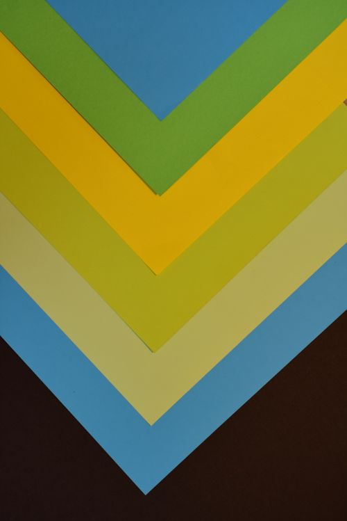 Free Vibrant layers of colored paper arranged in geometric patterns, perfect for backgrounds. Stock Photo