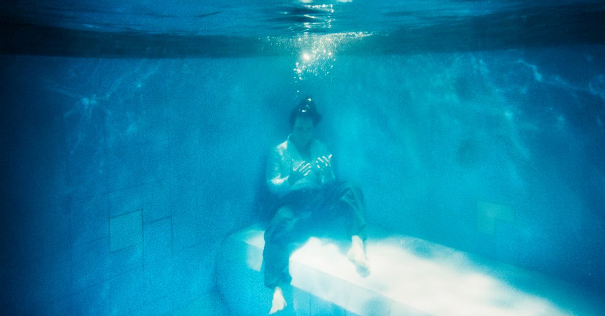 Téléphone tombé dans l’eau : que faire (et pourquoi oublier le riz) ?