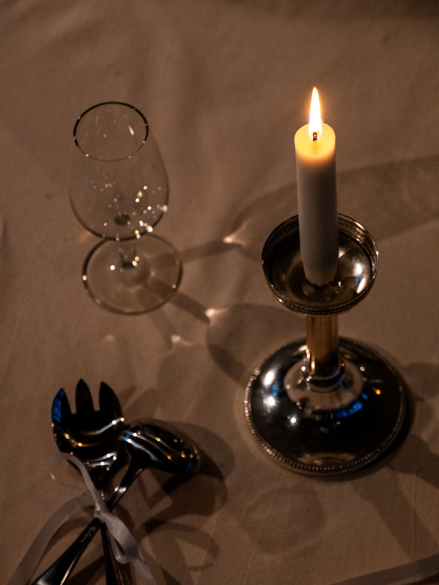 Setting a table that glows