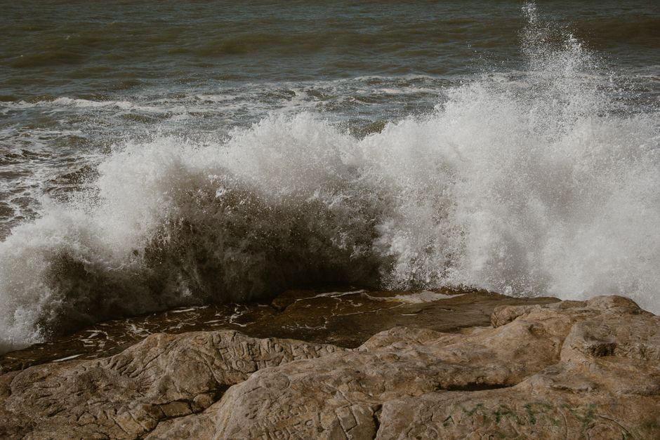 Perú registra alertas de oleaje y vientos fuertes en la costa