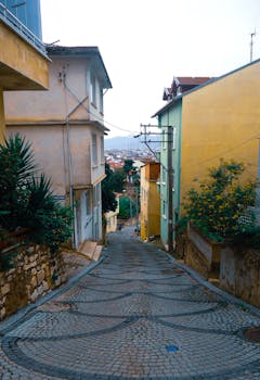 Colorful buildings line a winding cobblestone street in Ordu, Türkiye.