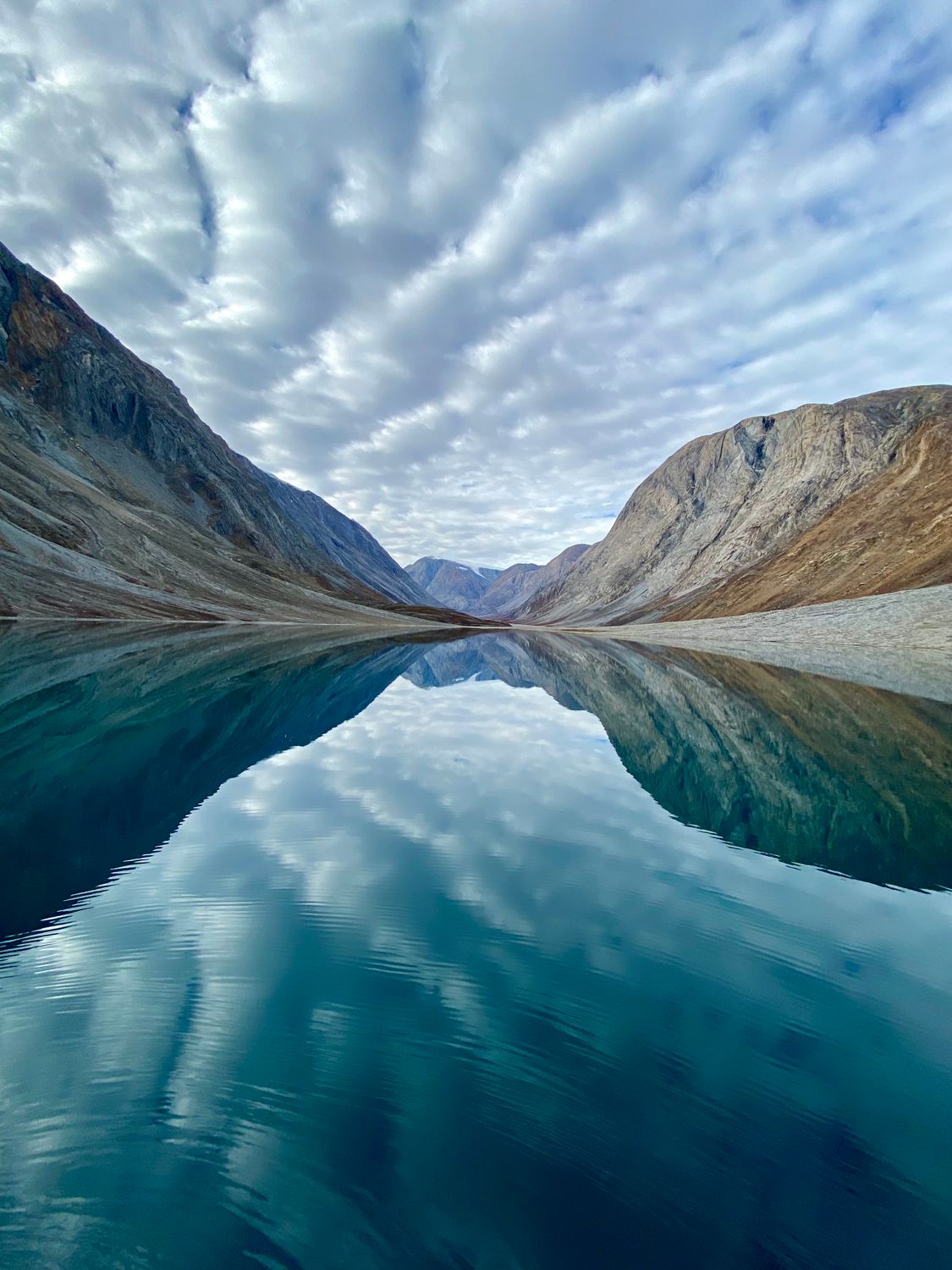 Majestic Mountain Lake with Reflection · Free Stock Photo