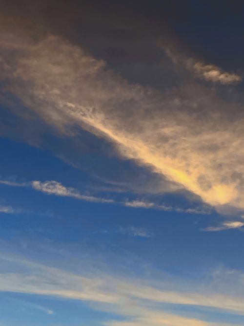 Free Dramatic clouds illuminated by golden light against a vibrant blue sky, captured at daytime. Stock Photo