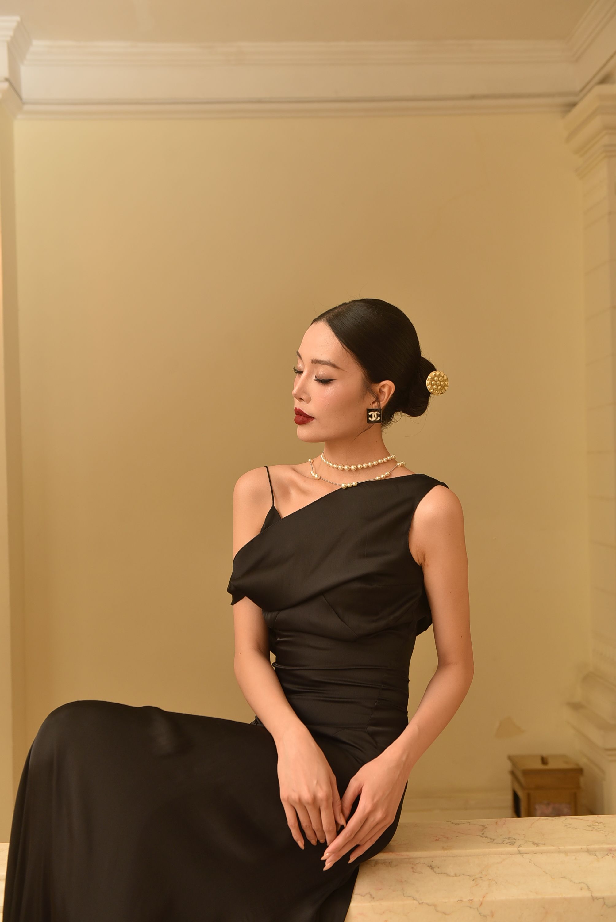 woman wearing boat neck top and a line skirt elegant office