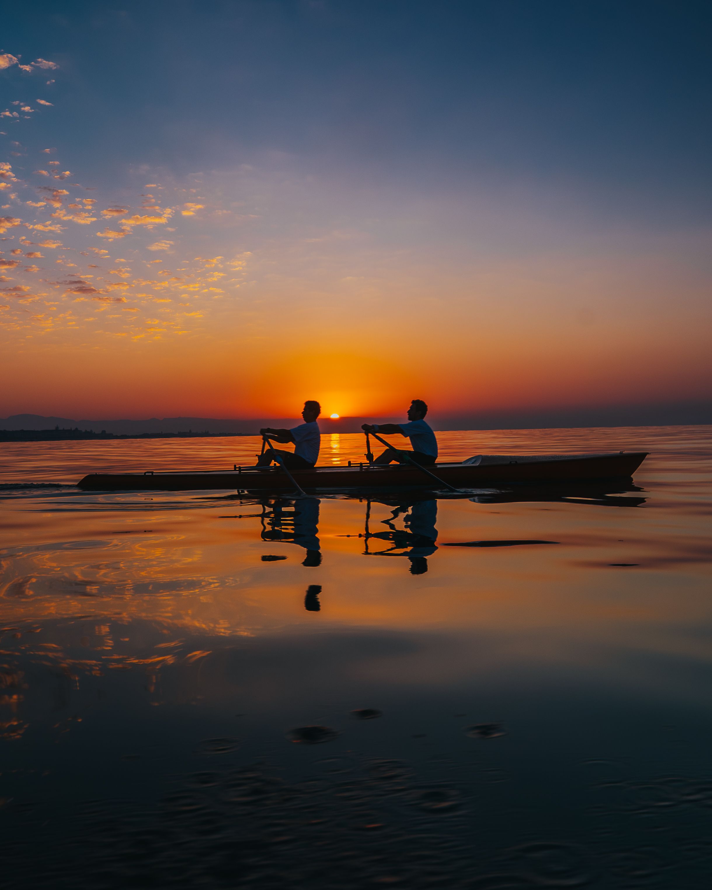 Sunset Rowing in Antalya's Tranquil Waters · Free Stock Photo