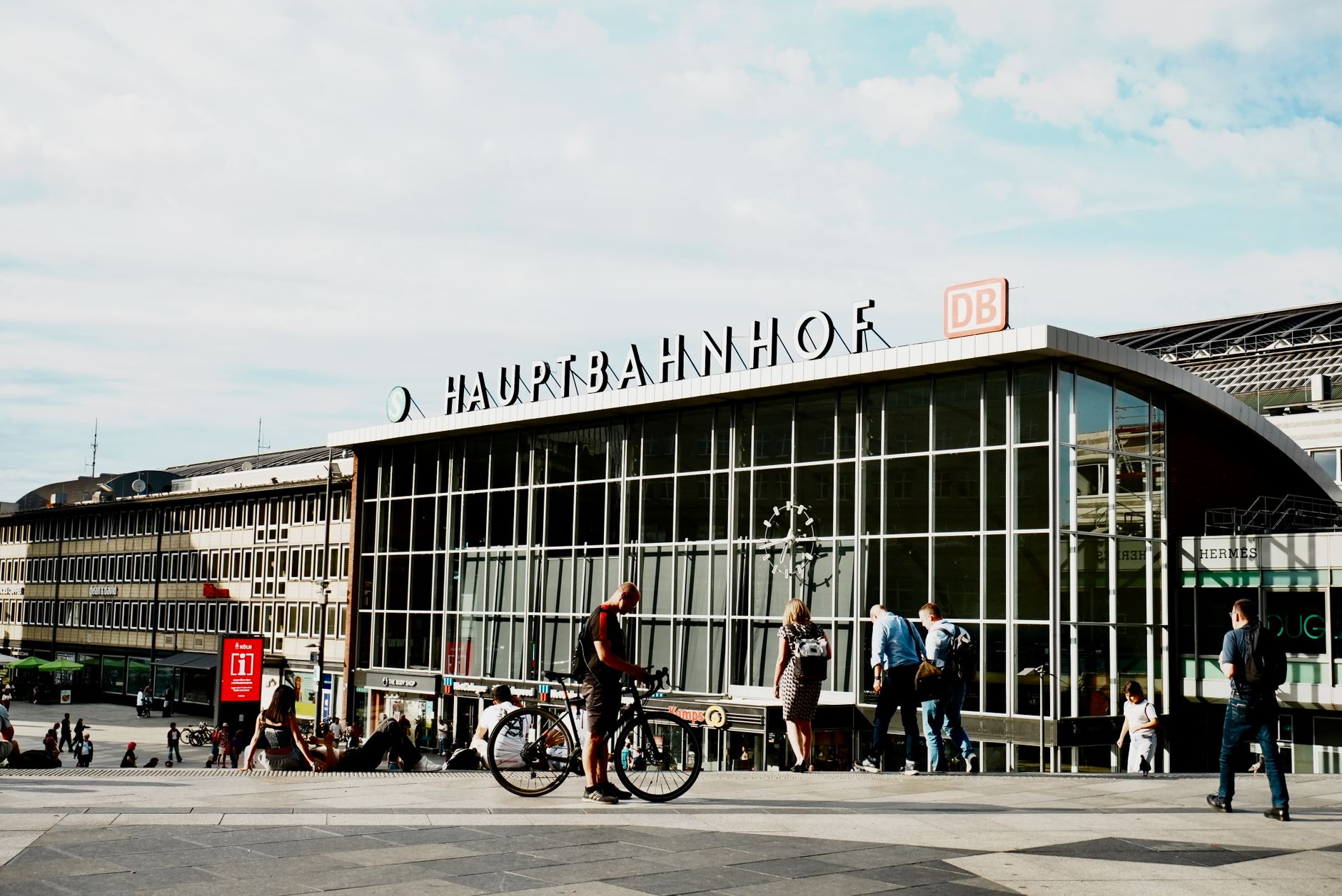 Der Bahnhofsvorplatz