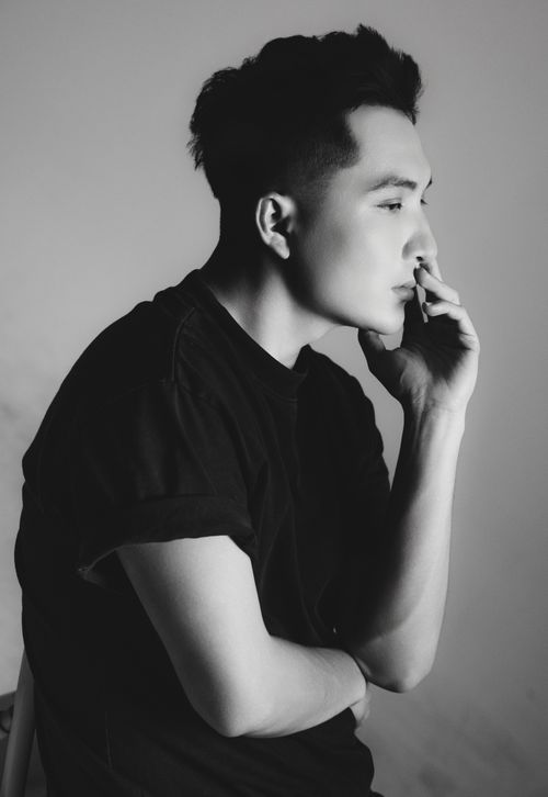 Free Artistic black and white portrait of a man in deep thought, side profile view. Stock Photo